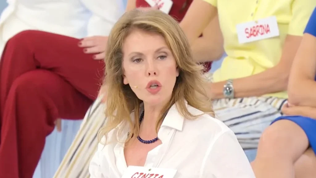 Cinzia Paolini, ex protagonista di Uomini e Donne, rivela l’attrazione per un ex cavaliere.