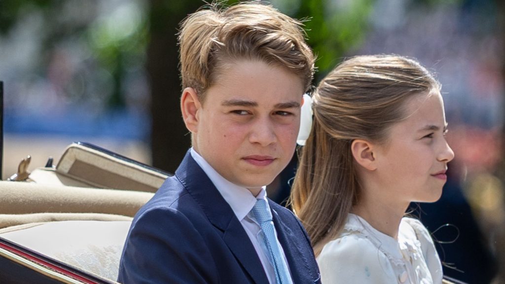 Prince George compie 13 anni: foto esclusiva dal palazzo ricorda un anno di cambiamenti.