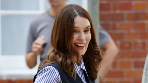 Stile estivo di Tina Fey: l’outfit chic e versatile per l’autunno.