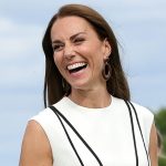 L’elegante vestito bicolore di Kate Middleton: un’alternativa estiva imperdibile da scoprire.