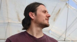 Scoperto il gene che causa l’iperidrosi: nuove prospettive per chi suda eccessivamente.