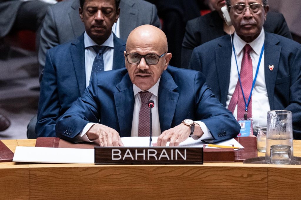 Bahrain: Al Zayani denuncia gli attacchi iraniani contro i fondamenti della vita civile.