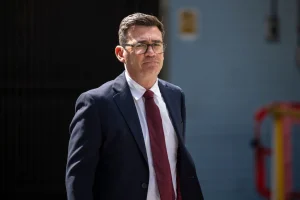 Andy Burnham, nuovo leader del Labour, diventa premier del Regno Unito da lunedì.