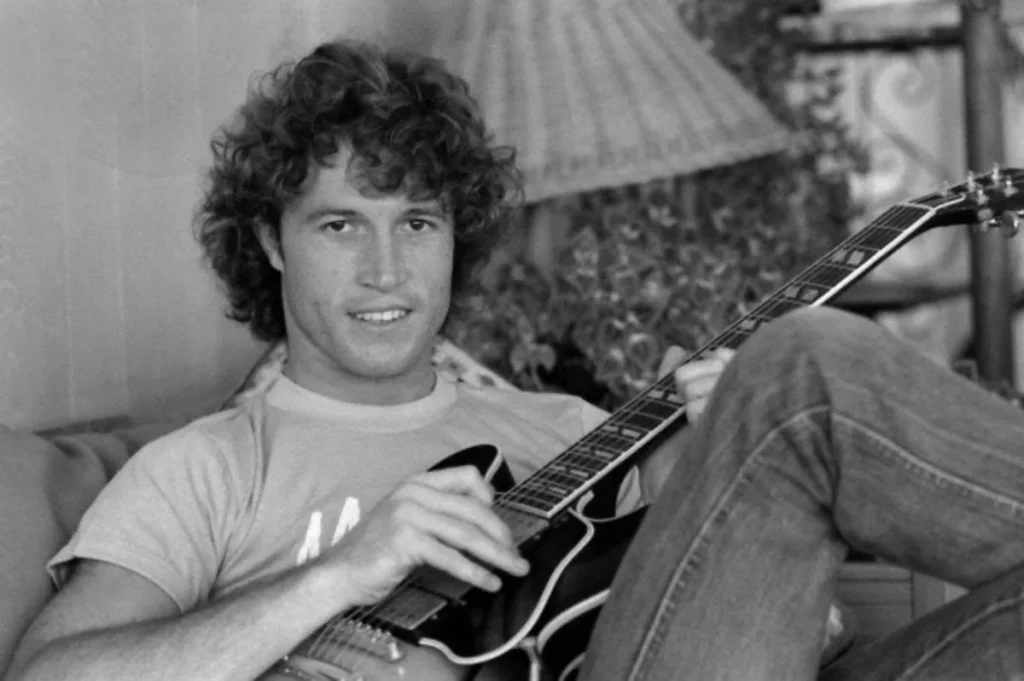 1977 – Andy Gibb conquista l’America: *I Just Want to Be Your Everything* raggiunge il primo posto della Billboard Hot 100