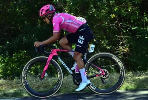 Carapaz conquista la 18^ tappa del Tour; Pogacar resta leader in maglia gialla.