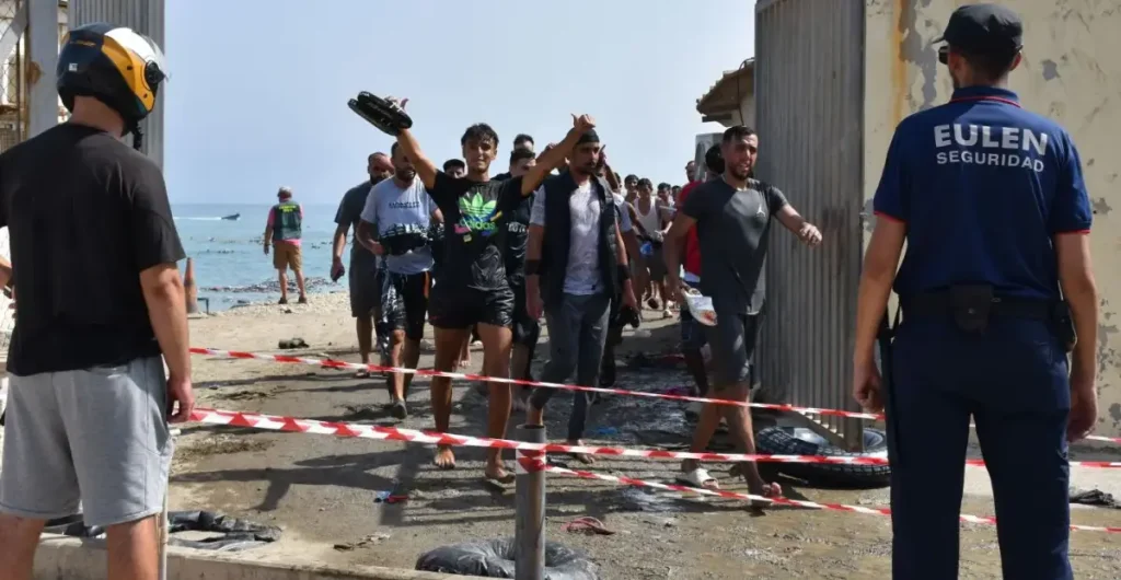 Emergenza migranti a Ceuta, il governo italiano valuta la sospensione di Schengen con la Spagna. Meloni “Pronti a intervenire”