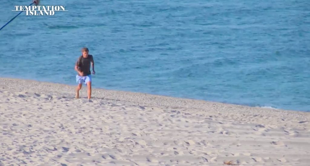 Gabriele sfida il tentatore a Temptation Island: “Vieni qui Hulk!” | Video esclusivo