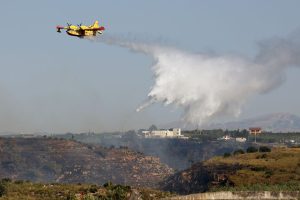 Incendi a Cagliari: nuova allerta della protezione civile e consigli di sicurezza.