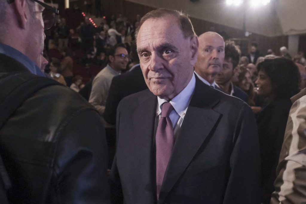 Clemente Mastella annuncia la sua malattia: “Pregate per me in questo momento difficile”.
