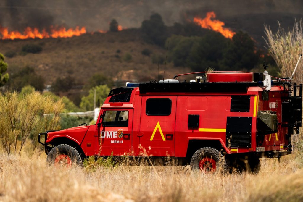 Incendio devastante ad Almería: 6.600 ettari distrutti, 1.400 evacuati per sicurezza.