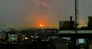 Teheran lancia attacchi alle basi americane nel Golfo: escalation notturna di tensione