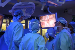 Prima esofagectomia robotica con Da Vinci eseguita all’ISMETT di Palermo: una svolta innovativa.