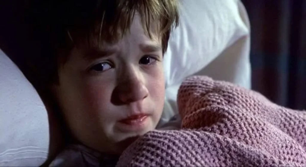 1999 – *Il sesto senso* arriva al cinema: il thriller che sconvolse il pubblico con uno dei finali più celebri della storia