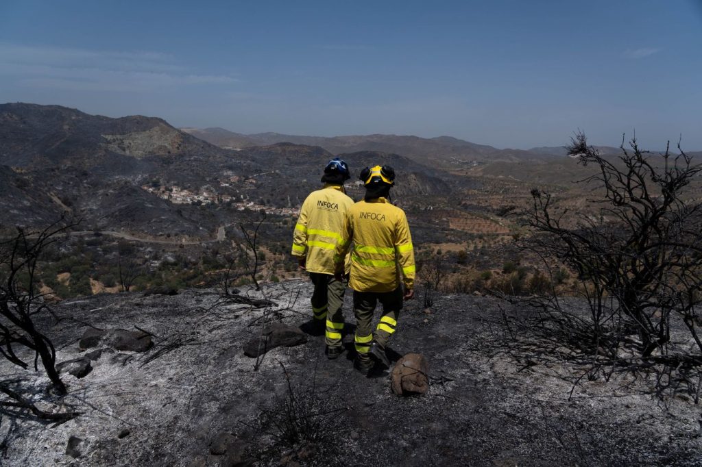 Spagna: oltre 120.000 evacuati per incendi, nuovo fronte minaccia la zona di Valencia.