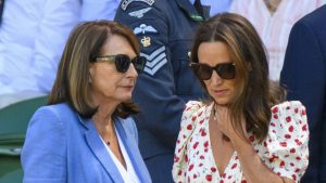 Carole e Pippa Middleton evitano l’imbarazzo a Wimbledon grazie a un’esperienza privilegiata quest’anno.