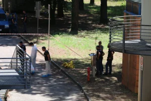 Tragedia a Lido di Camaiore: uomo uccide l’ex moglie in ospedale e si suicida.