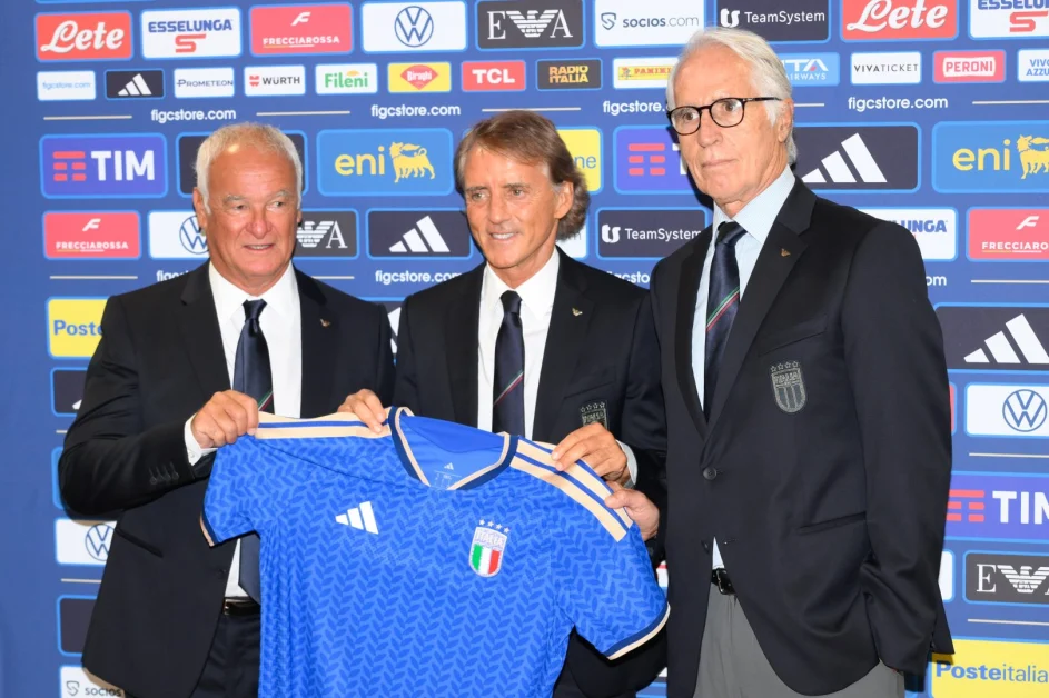 La Nazionale riparte da Mancini: “Dispiaciuto per quanto accaduto tre anni fa, cercherò di farmi perdonare”. Ranieri “Per me è il coronamento della carriera”