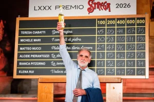 Michele Mari trionfa all’80° Premio Strega, conquista il prestigioso riconoscimento letterario italiano