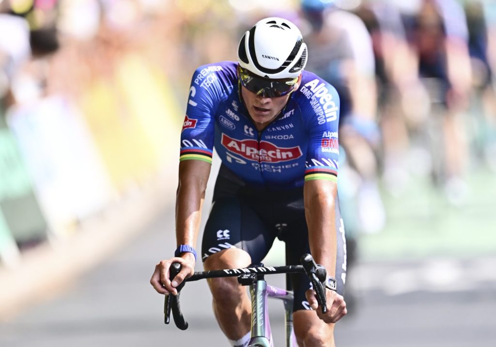 Van der Poel vince la nona tappa, Pogacar mantiene la maglia gialla al Tour de France