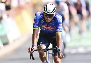 Van der Poel vince la nona tappa, Pogacar mantiene la maglia gialla al Tour de France