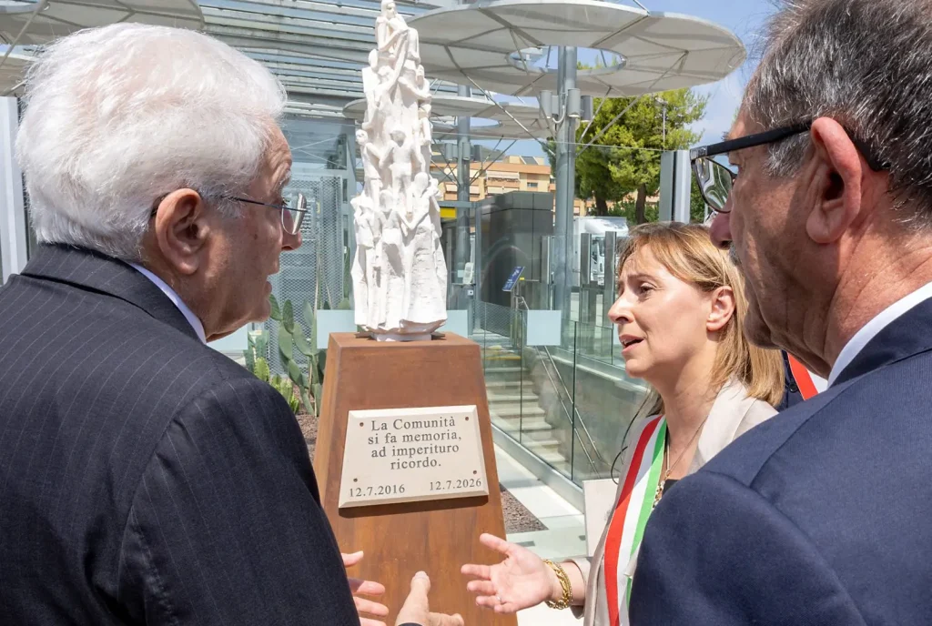 Dieci anni dall’incidente Andria-Corato: Mattarella ricorda le 23 vittime in commovente cerimonia.