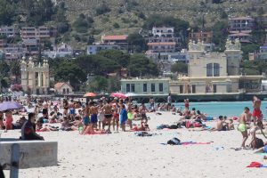 Tragedia a Mondello: turista perde la vita in mare dopo un improvviso malore.