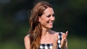 Il meraviglioso abito a scacchi di Kate Middleton è perfetto per l’estate e picnic!