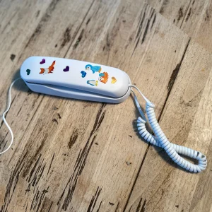 Pinwheel presenta un telefono fisso vintage perfetto per i bambini. Divertimento senza tempo!