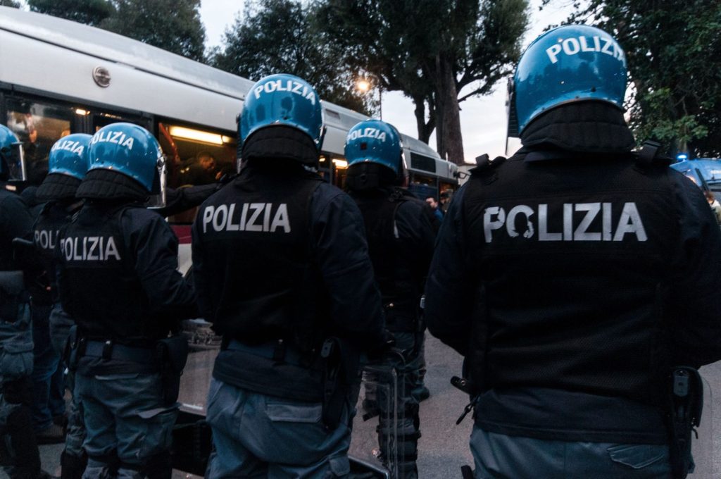Derby di Torino: tifoso ferito, poliziotto sospeso un anno, ma niente arresti domiciliari.