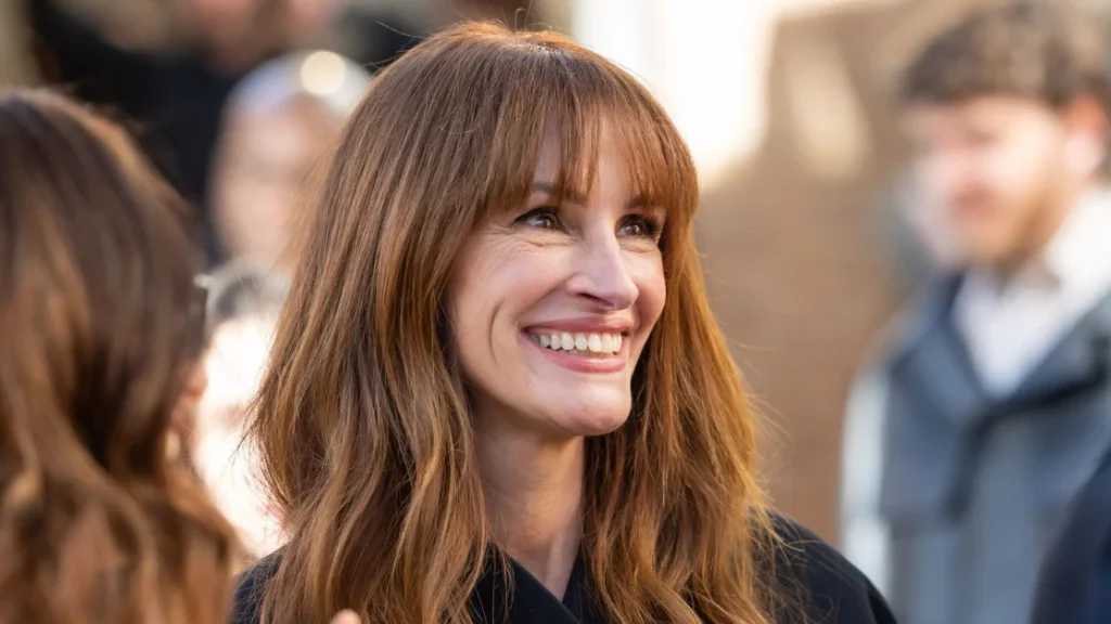 Julia Roberts trasforma i culottes in eleganti shorts da cerimonia: un nuovo trend iconico!