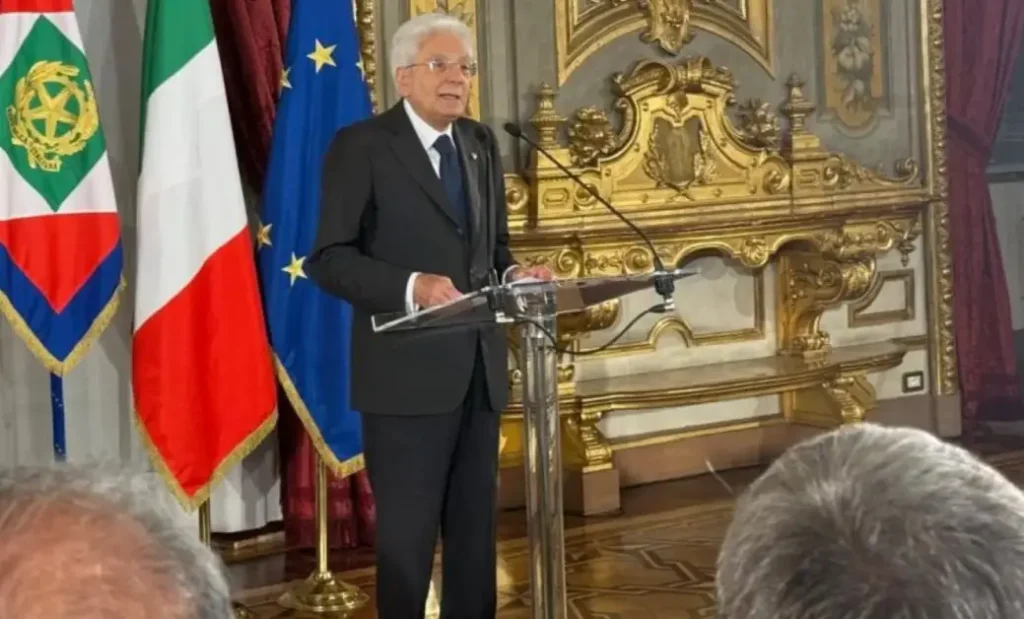 Mattarella alla cerimonia del Ventaglio: “Tensioni elettorali intempestive, non tolgano attenzione ai problemi degli italiani” / Video