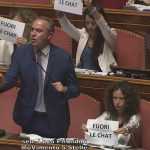 Caso Delmastro: la maggioranza boccia la richiesta della Procura, il M5S protesta in Senato.
