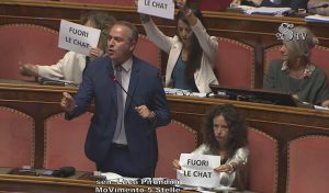 Caso Delmastro: la maggioranza boccia la richiesta della Procura, il M5S protesta in Senato.