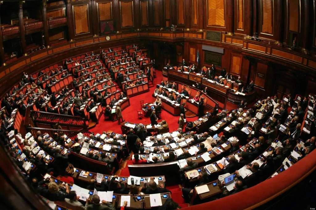 Doppio canale di reclutamento: il Senato discute ddl per combattere il precariato.