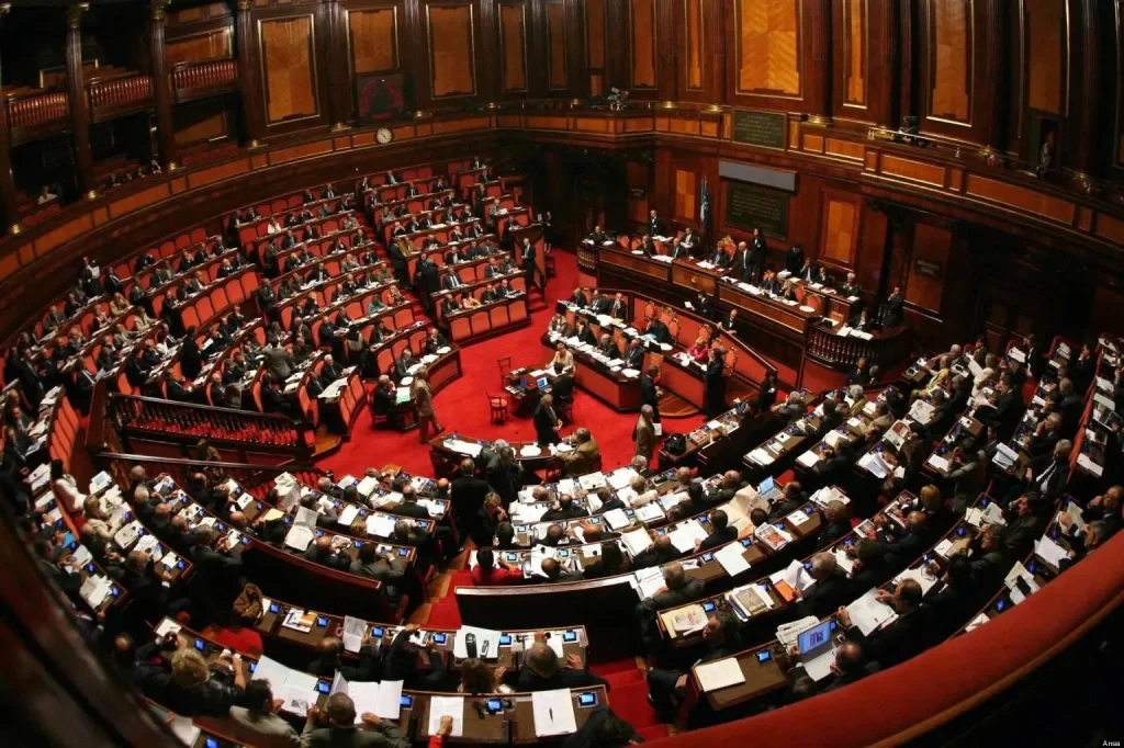 Doppio canale di reclutamento: il Senato discute ddl per combattere il precariato.