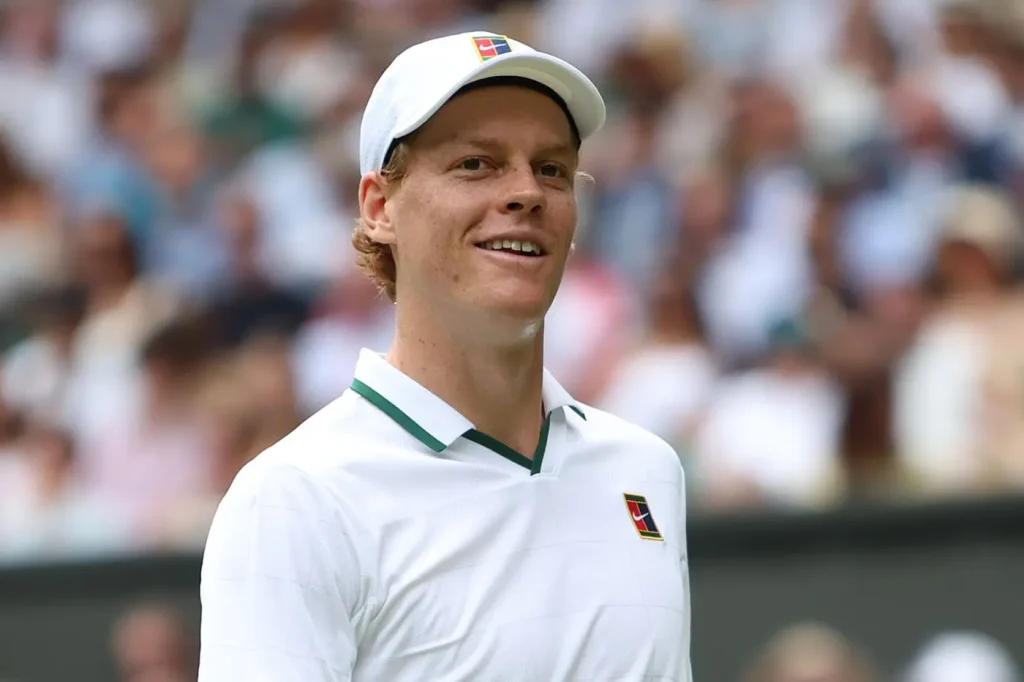 Sinner sfida Struff nei quarti di Wimbledon domani alle 14; Cobolli e Paolini in campo ora.