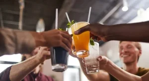 Aperitivo senza alcol, la nuova tendenza dell’estate conquista i giovani