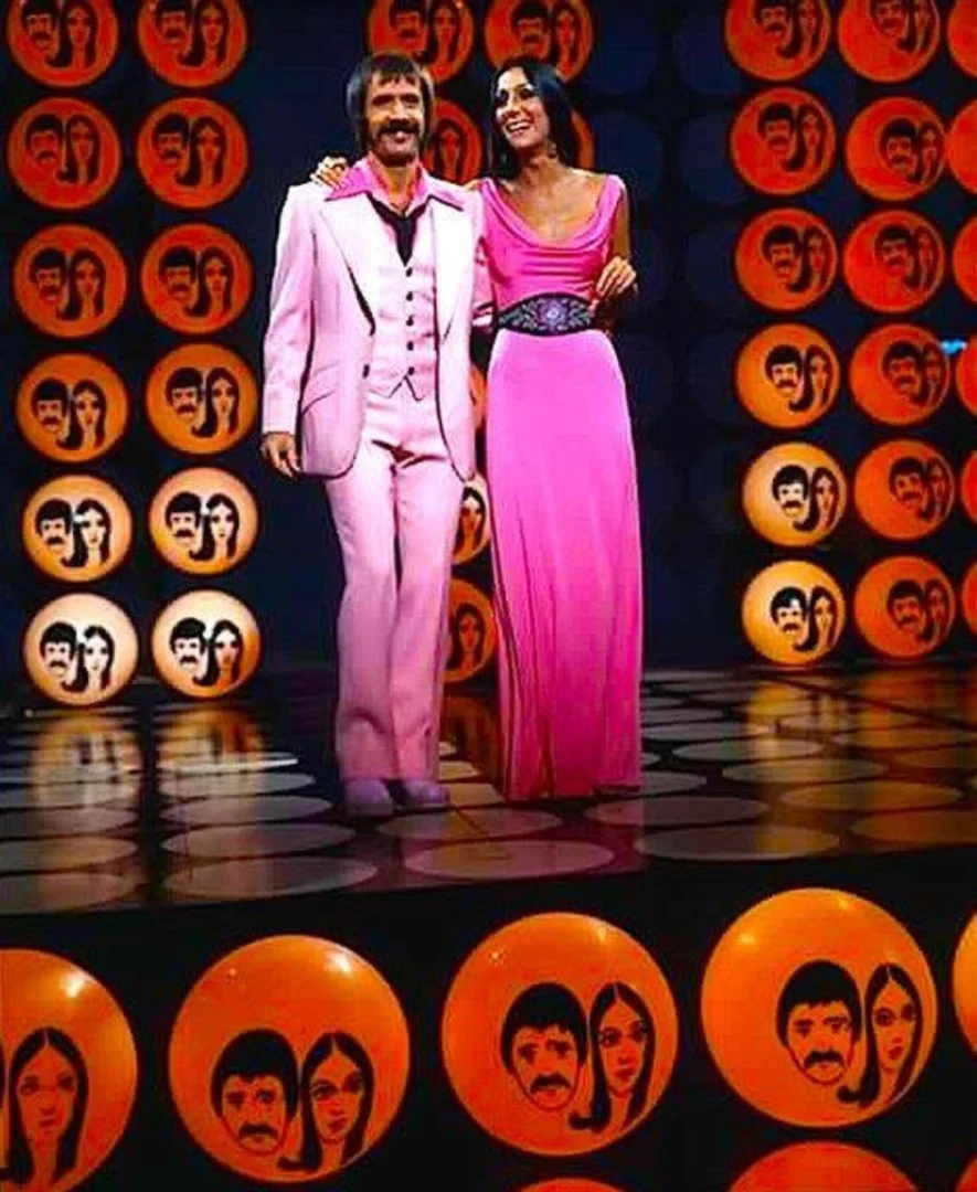 1971 – Debutta *The Sonny & Cher Comedy Hour*: il varietà che trasformò Sonny e Cher in icone della televisione americana