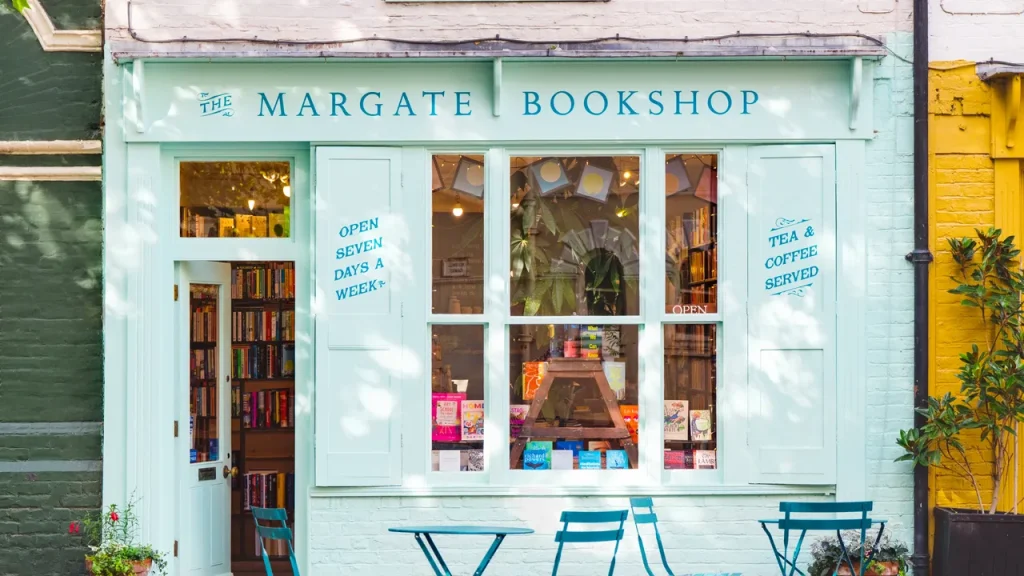 15 incantevoli librerie indipendenti nel Regno Unito dove desideri perderti per ore.