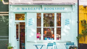 15 incantevoli librerie indipendenti nel Regno Unito dove desideri perderti per ore.