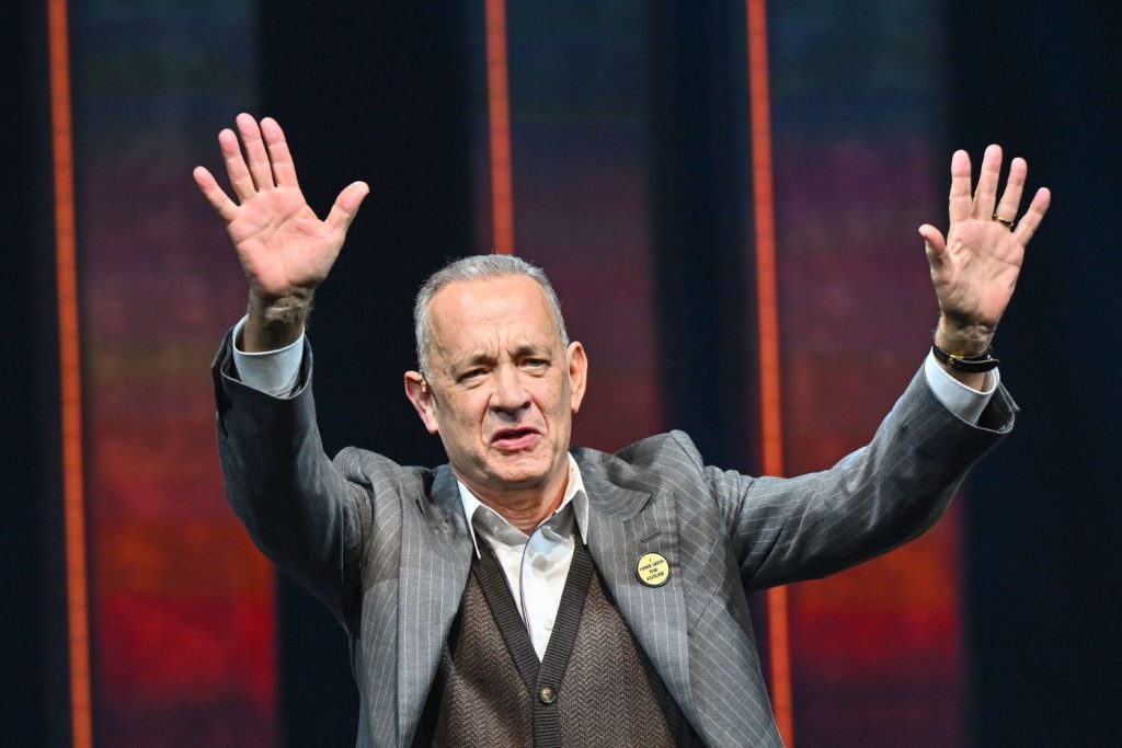 Tom Hanks compie 70 anni: da Forrest Gump a Cast Away, le sue icone filmiche
