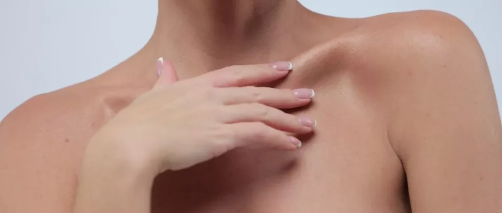 Tutti i segreti per mantenere un décolleté giovane da mostrare