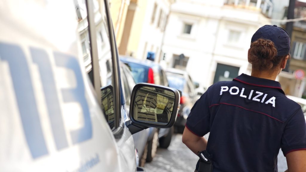 Operazione anti-spaccio a Tor Bella Monaca: Polizia arresta 9 sospetti nel blitz.