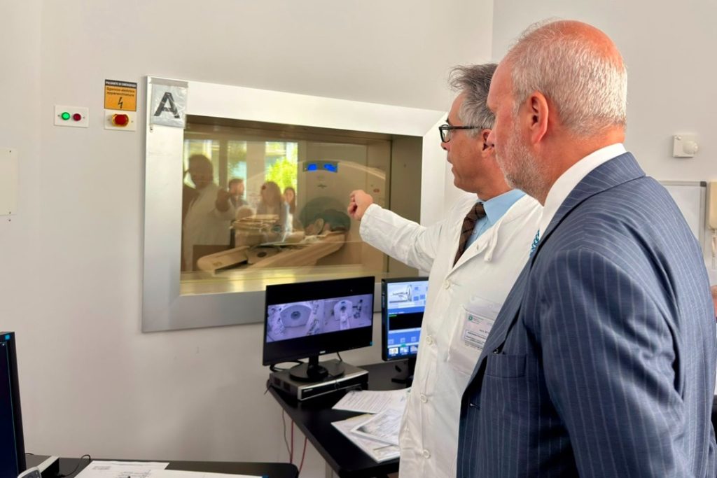 Visita di Bertolaso e Schillaci agli Spedali Civili di Brescia: focus su sanità e innovazione.