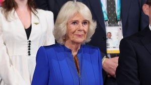 Stile e comfort: la tuta ampia di Queen Camilla, perfetta per l’estate.