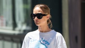 Jennifer Lawrence: lo stile denim a metà gamba che conquista l’estate.