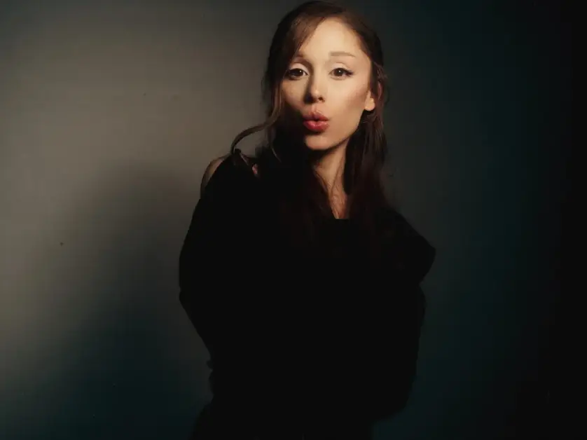 Ariana Grande sorprende i fan: oggi esce il nuovo album “Petal”