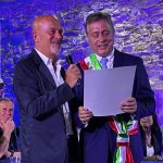 Claudio Bisio diventa cittadino onorario di Castellabate: un riconoscimento emozionante per l’attore.