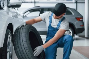 Ogni quanto cambiare le gomme dell’auto: segnali, durata e consigli per viaggiare sicuri