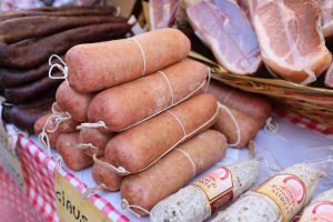 Richiamo di ciauscolo IGP per rischio Listeria: attenzione alla sicurezza alimentare.